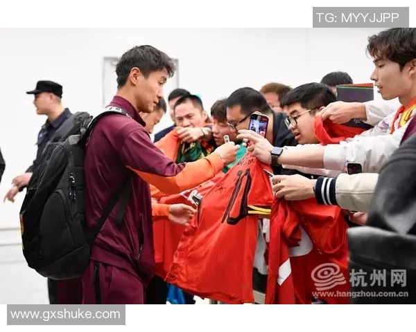 国足今晚迎战劲敌全力争胜期待球迷热情助威助力球队再创佳绩